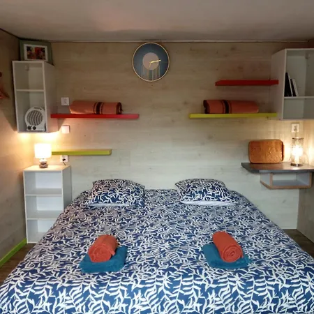 Gites Des Esselards Yzeron Chambre photo