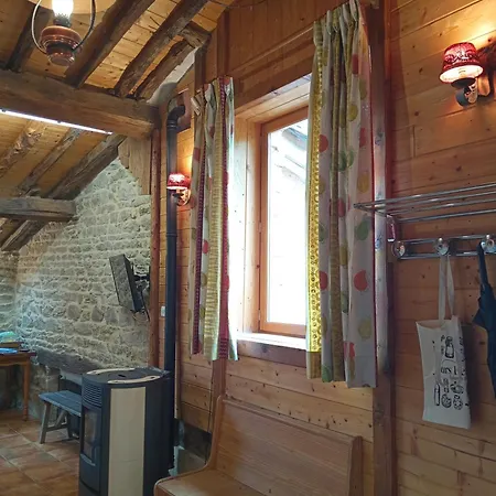 Gites Des Esselards Yzeron Chambre photo