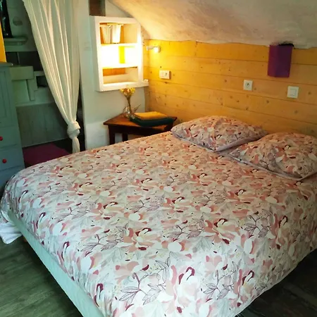 Gites Des Esselards Yzeron Chambre photo